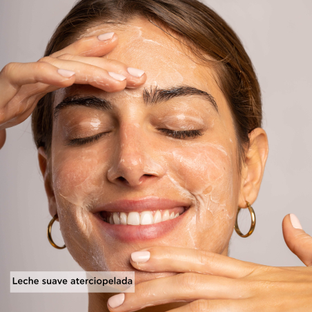 Lait démaquillant 3 en 1 pour le visage et les yeux